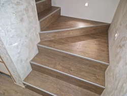 Dřevěn&eacute; schody